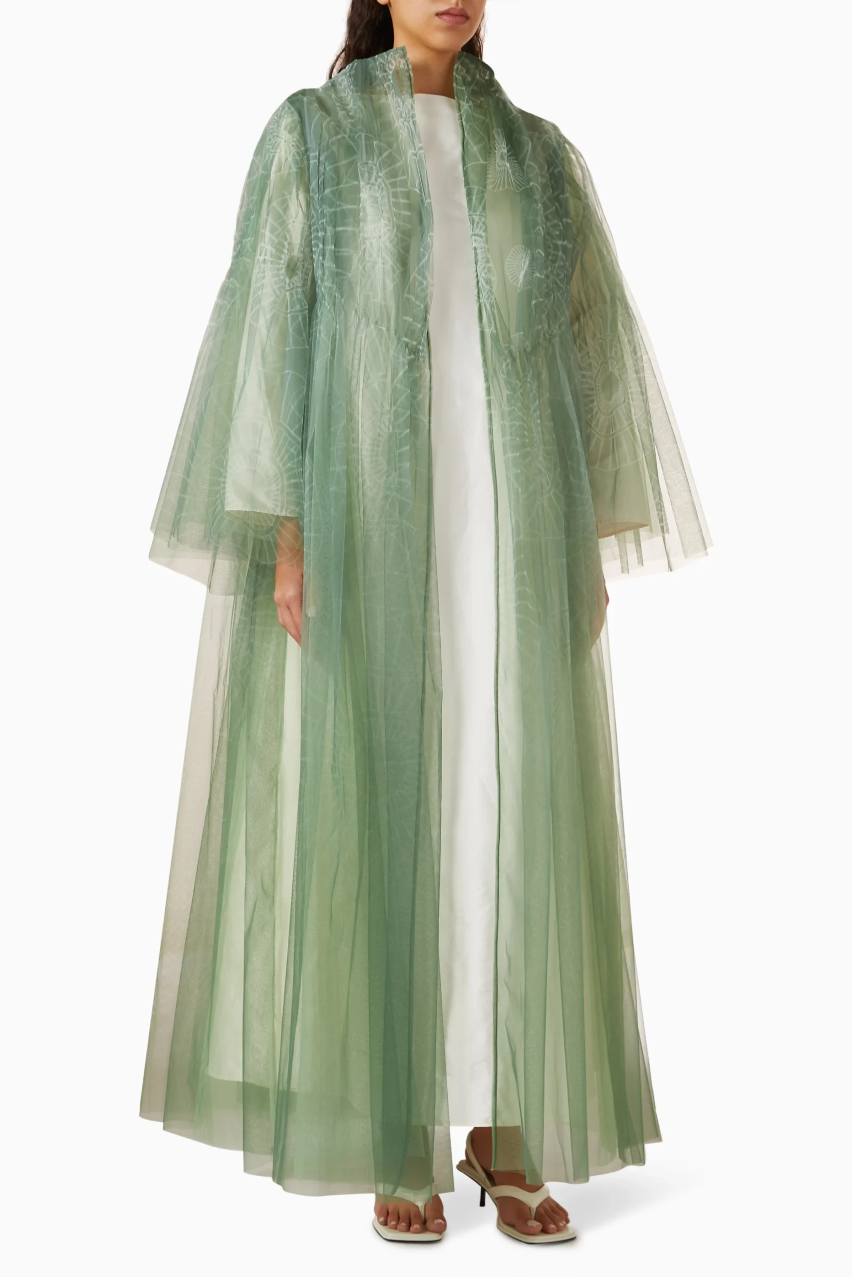 فستان وعباية بكشكش