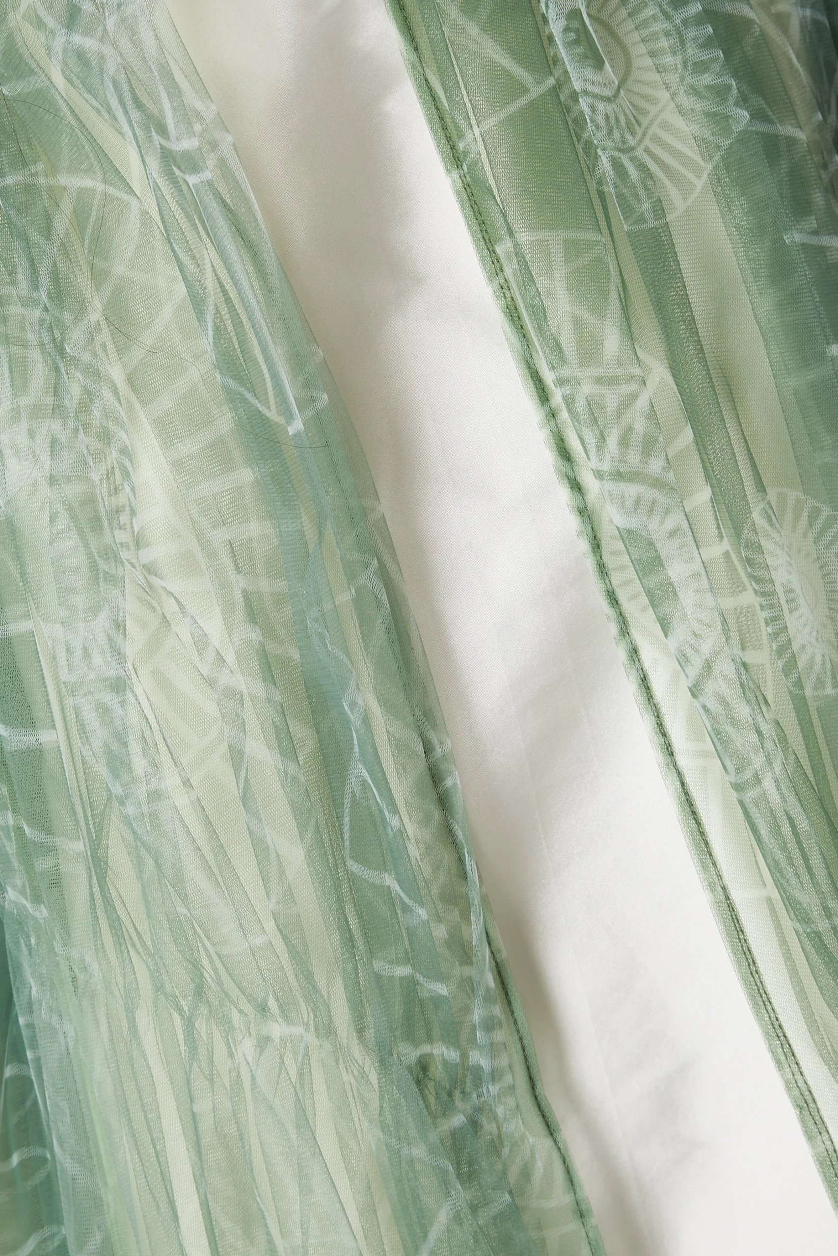 فستان وعباية بكشكش - الصورة 4