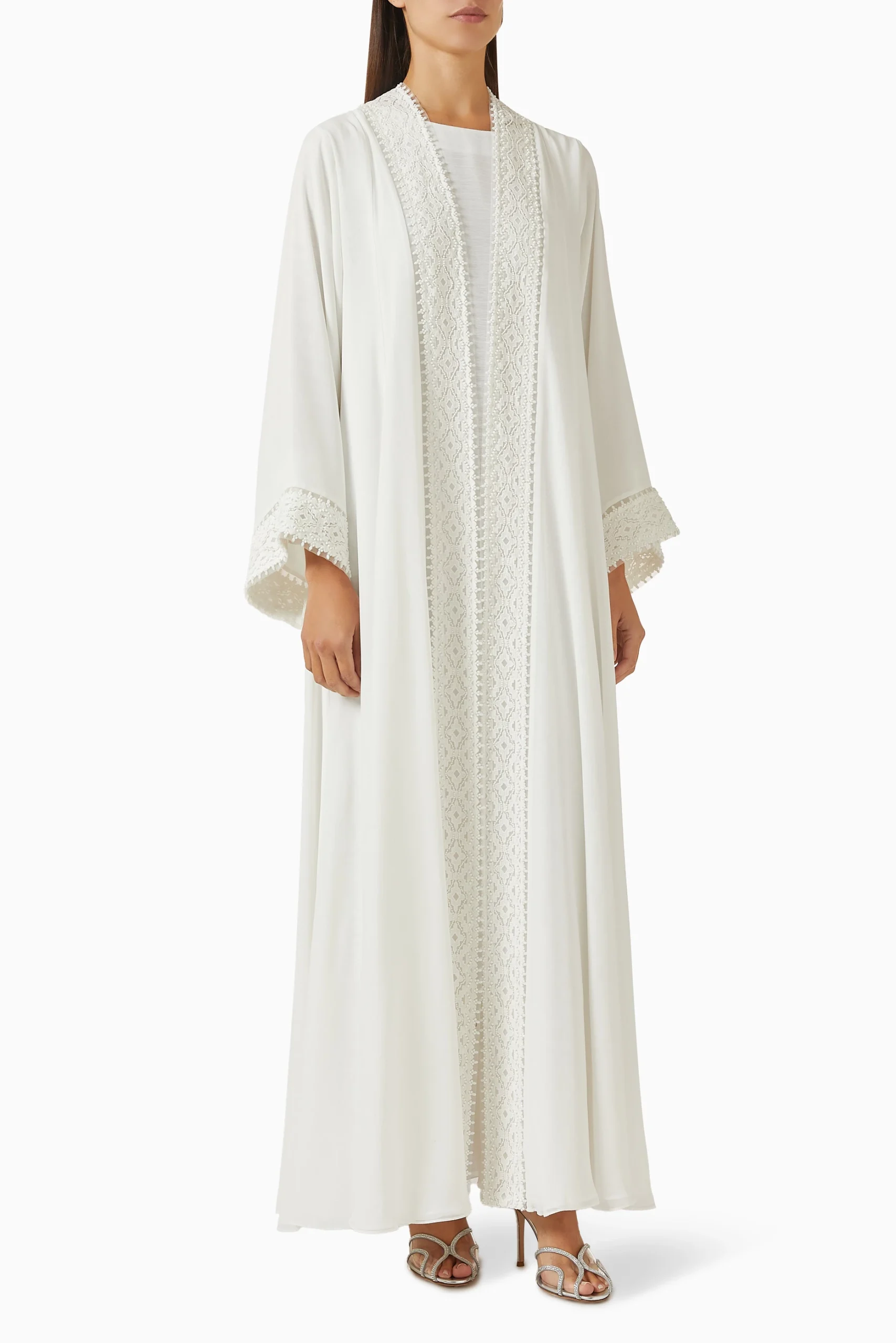 عباية مطرز بالخرز