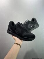 ⁦حذاء سي كي ثلاثة ألوان⁩ - الصورة ⁦3⁩