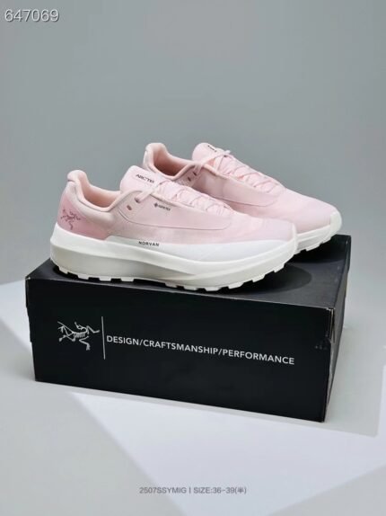 حذاء Arc’teryx Norvan للجري والمشي – تصميم متين ومريح لجميع التضاريس