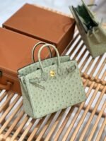 شنطة بيركن جلد نعامة 25 سم – تصميم فاخر بألوان راقية وإغلاق كلاسيك