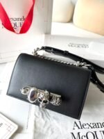 شنطة يد نسائية Alexander McQueen –اسود
