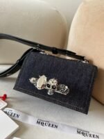 ⁦شنطة يد نسائية Alexander McQueen اشكال مختلفة⁩ - الصورة ⁦12⁩