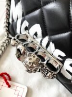 ⁦شنطة يد نسائية Alexander McQueen اشكال مختلفة⁩ - الصورة ⁦16⁩