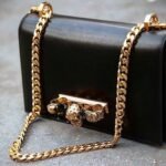 ⁦شنطة يد نسائية Alexander McQueen اشكال مختلفة⁩ - الصورة ⁦2⁩