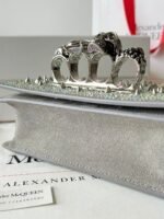 ⁦شنطة يد نسائية Alexander McQueen⁩ - الصورة ⁦2⁩