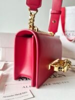 شنطة يد نسائية Alexander McQueen – لون احمر