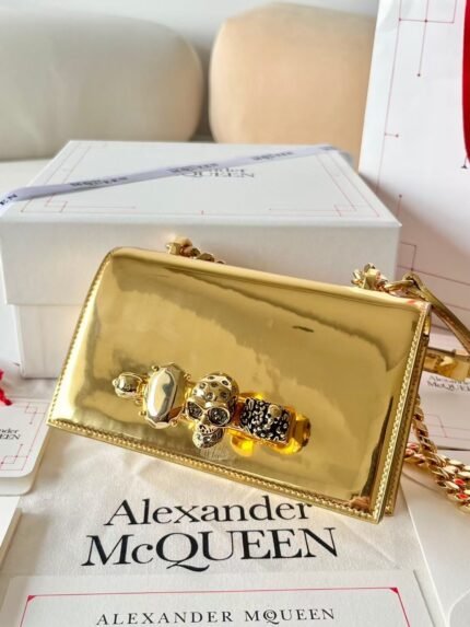 شنطة يد نسائية Alexander McQueen – لون ذهبي
