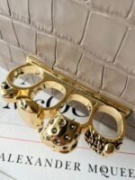 ⁦شنطة يد نسائية Alexander McQueen⁩ - الصورة ⁦4⁩