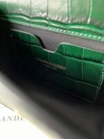 ⁦شنطة يد نسائية Alexander McQueen – جلد أخضر فاخر بنقشة⁩ - الصورة ⁦4⁩