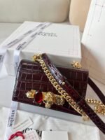 ⁦شنطة يد نسائية Alexander McQueen اشكال مختلفة⁩ - الصورة ⁦6⁩