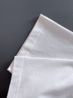 ⁦تيشيرت Gucci أسود رجالي قطن – لوقو قوتشي فاخر بتصميم كلاسيك أنيق⁩ - الصورة ⁦3⁩