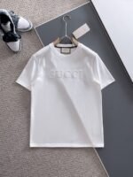 ⁦تيشيرت Gucci أسود رجالي قطن – لوقو قوتشي فاخر بتصميم كلاسيك أنيق⁩ - الصورة ⁦4⁩