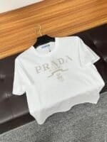 تيشيرت Prada أبيض رجالي قطن – لوقو برادا ميلانو فاخر