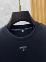 ⁦تيشيرت برادا أبيض قطن مع لوقو⁩ - الصورة ⁦6⁩